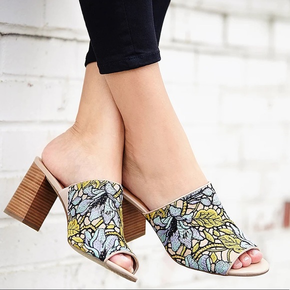 Crown Vintage Clara Sandal size 6 1/2 - Picture 2 of 8